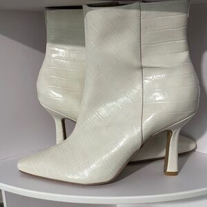 Express White Croc-Pattern Heeled Boots